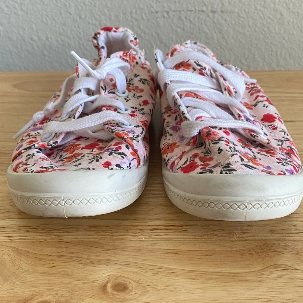 Time and Tru Women’s Floral Sneakers - Picture 8 of 11